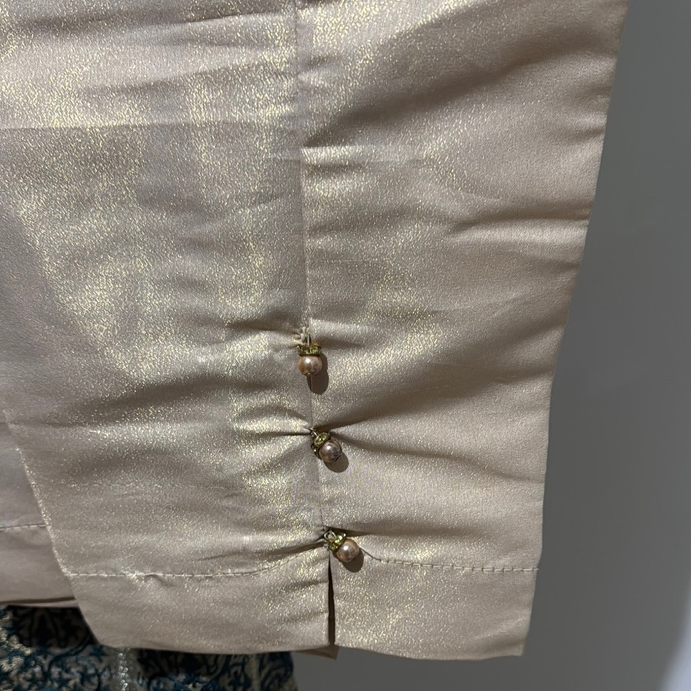 Pakistani Indian Elegant Gold and Green Embroidered 2 piece suit - Picture 5 of 5